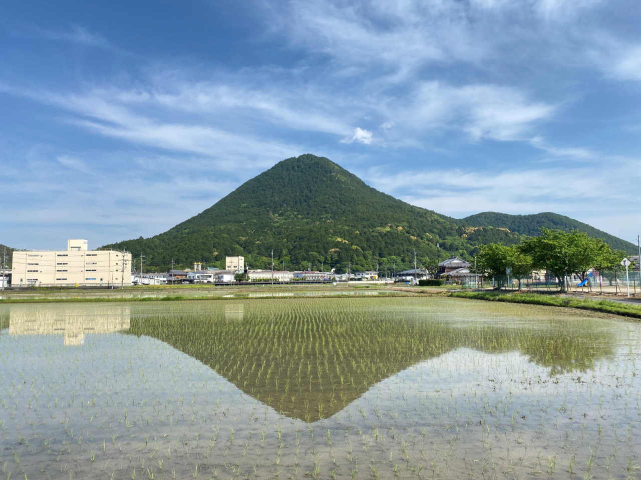 三上山